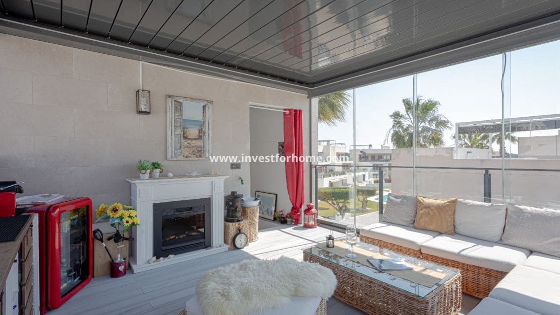 2 bedroom Apartment for sale in Villamartin with pool - € 329,000 (Ref: 9809794)