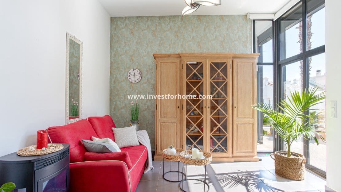 2 bedroom Apartment for sale in Villamartin with pool - € 329,000 (Ref: 9809794)