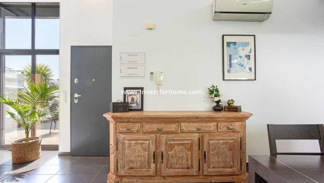 2 bedroom Apartment for sale in Villamartin with pool - € 329,000 (Ref: 9809794)