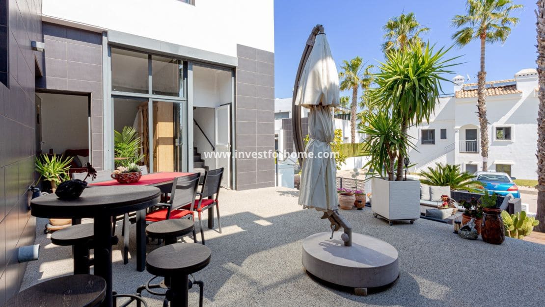 2 bedroom Apartment for sale in Villamartin with pool - € 329,000 (Ref: 9809794)