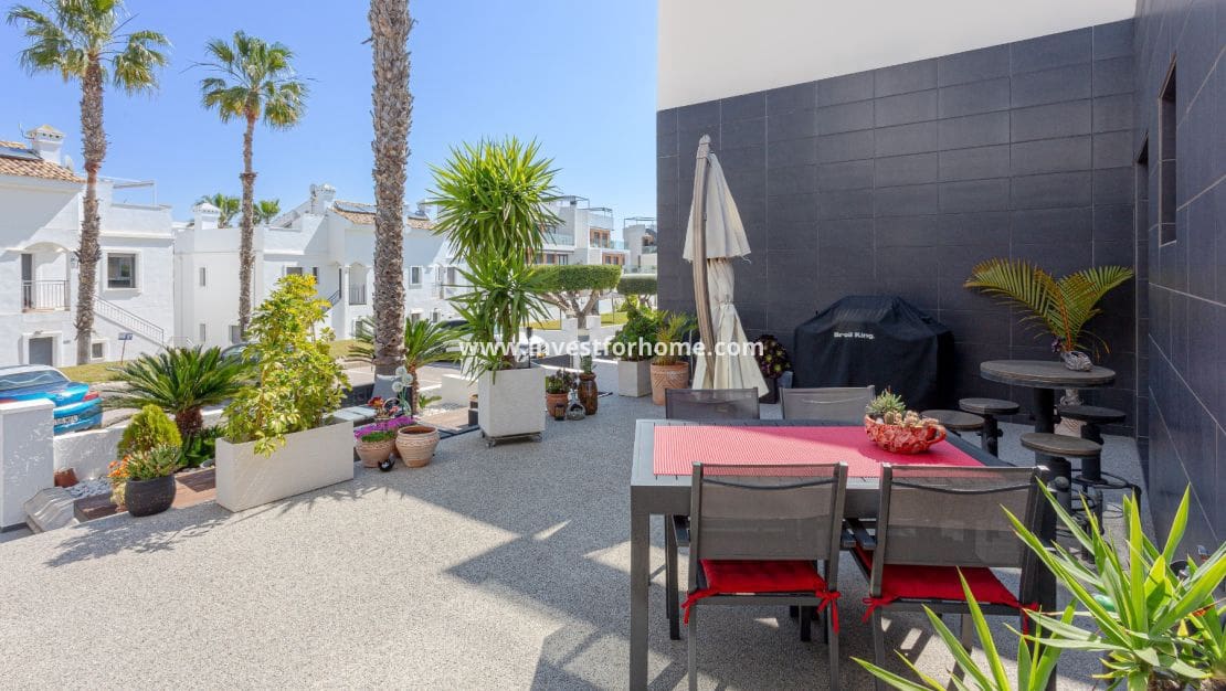 2 bedroom Apartment for sale in Villamartin with pool - € 329,000 (Ref: 9809794)