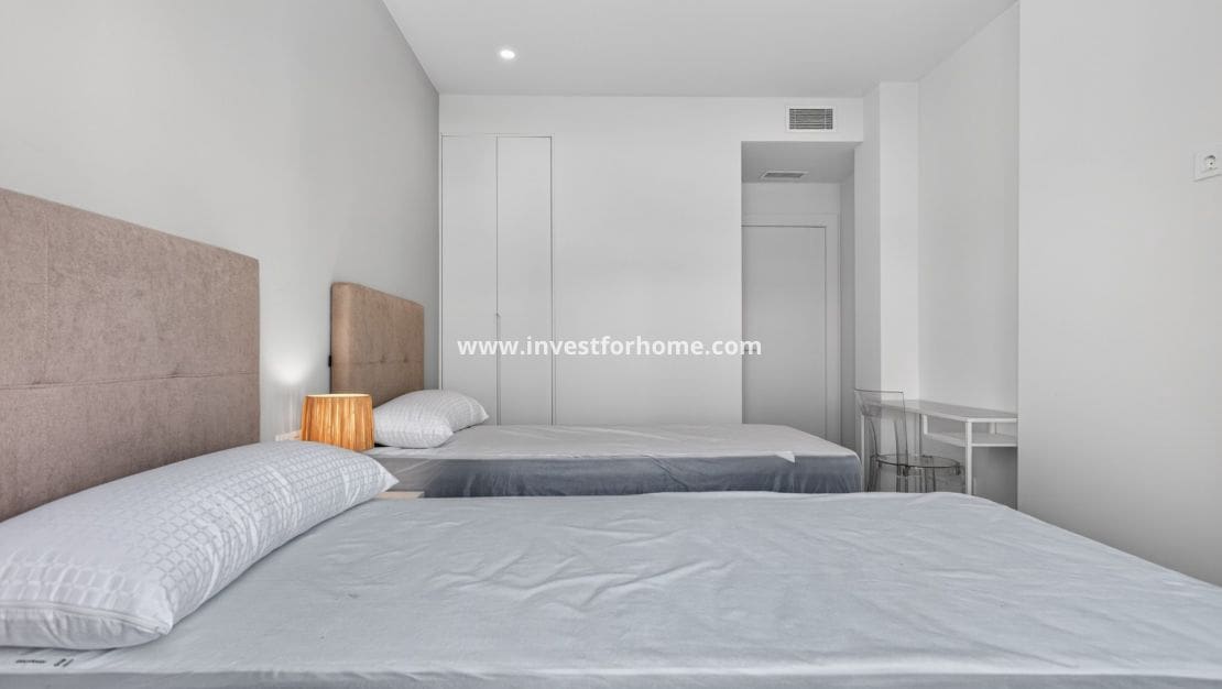 Apartamento de 2 habitaciones en El Raso en venta con piscina - 325.000 € (Ref: 9810390)