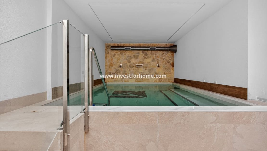 Apartamento de 2 habitaciones en El Raso en venta con piscina - 325.000 € (Ref: 9810390)