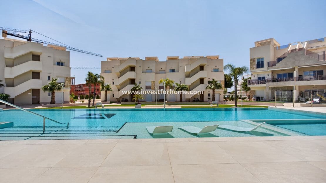 Apartamento de 2 habitaciones en El Raso en venta con piscina - 325.000 € (Ref: 9810390)