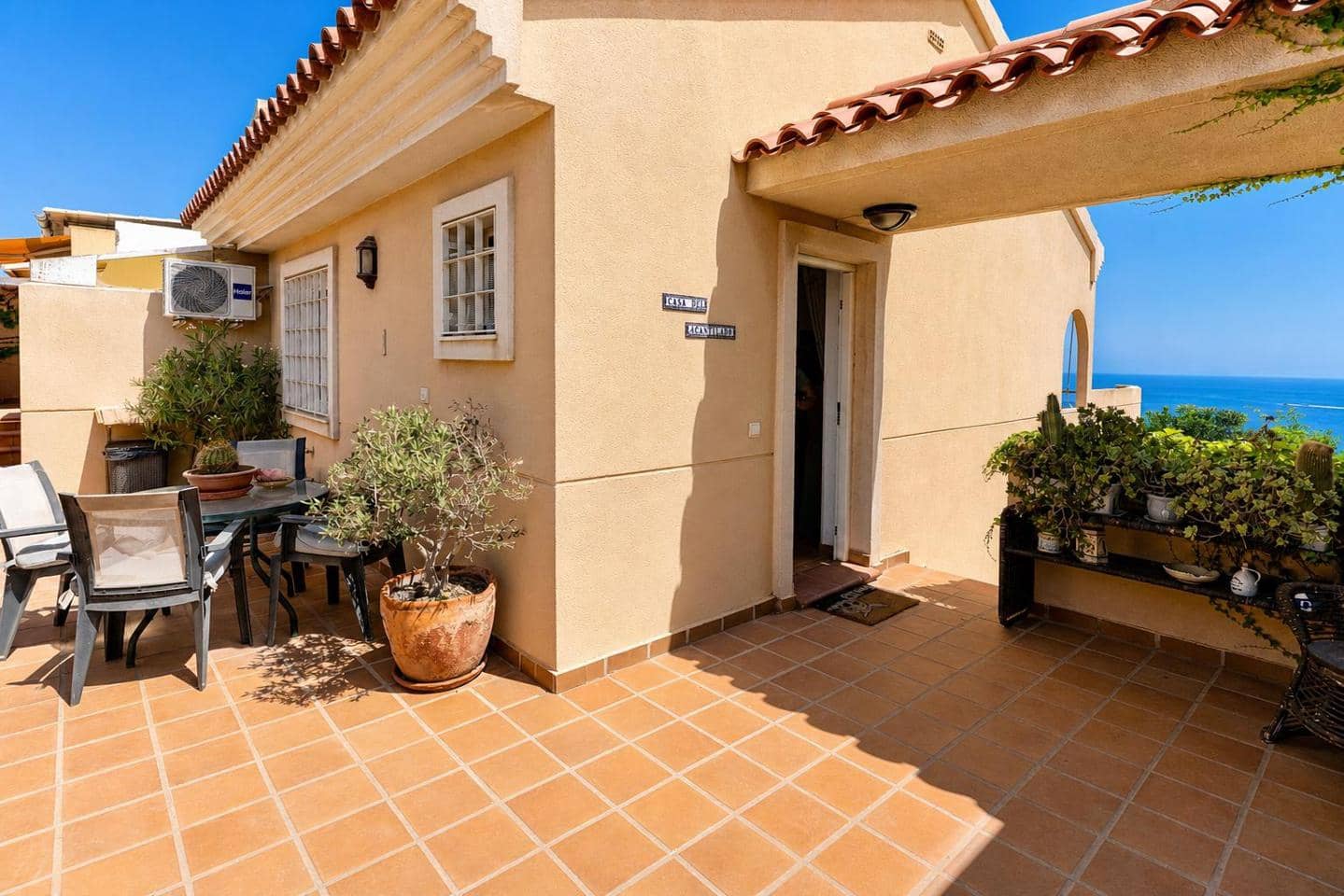Chalet de 4 habitaciones en Gran Alacant en venta con piscina garaje - 990.000 € (Ref: 10004309)