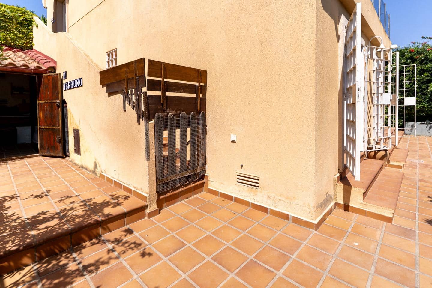 Chalet de 4 habitaciones en Gran Alacant en venta con piscina garaje - 990.000 € (Ref: 10004309)