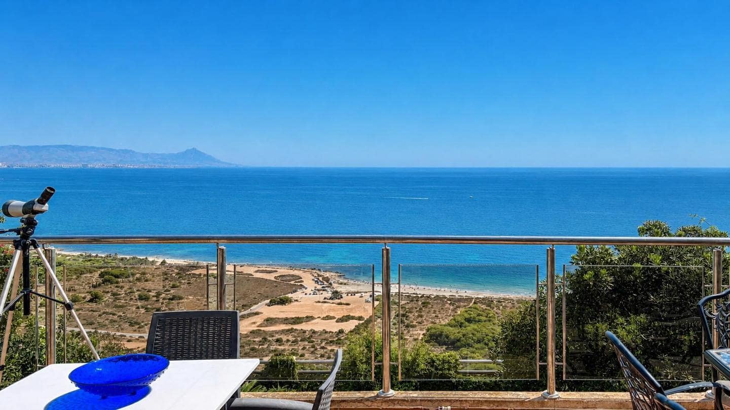 Chalet de 4 habitaciones en Gran Alacant en venta con piscina garaje - 990.000 € (Ref: 10004309)