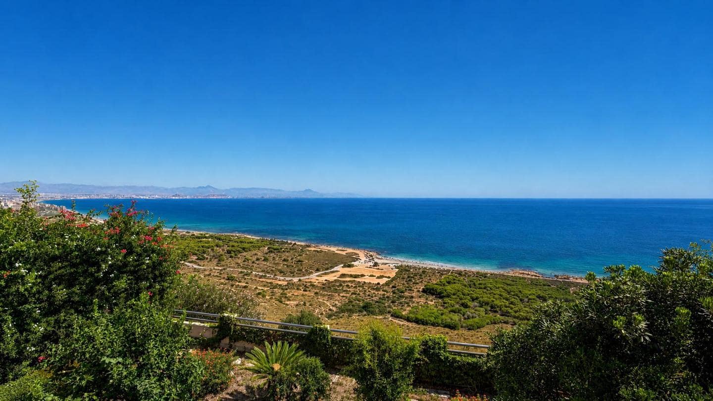 Chalet de 4 habitaciones en Gran Alacant en venta con piscina garaje - 990.000 € (Ref: 10004309)