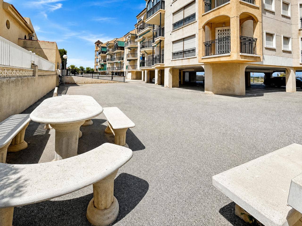 2 slaapkamer Flat te koop in Santa Pola met zwembad garage - € 174.000 (Ref: 10019707)