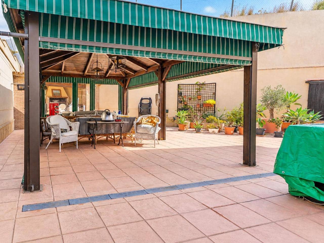 4 sypialnia Willa na sprzedaż w Santa Pola z basenem garażem - 428 000 € (Ref: 10094731)