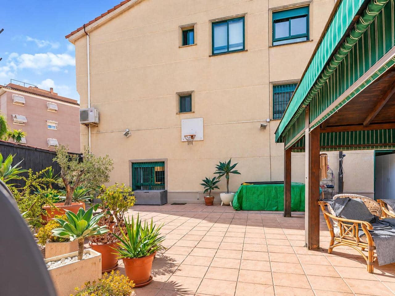 4 sypialnia Willa na sprzedaż w Santa Pola z basenem garażem - 428 000 € (Ref: 10094731)