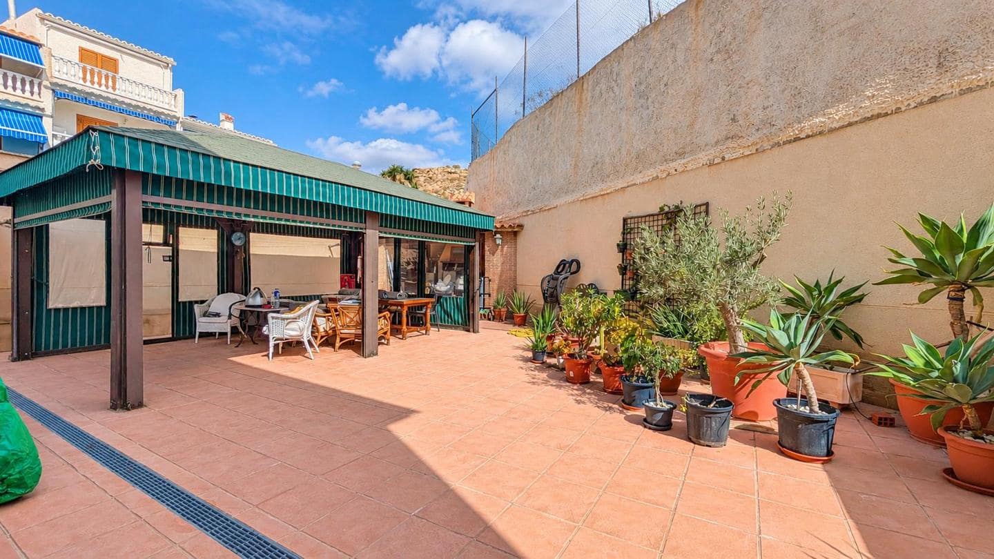 4 sypialnia Willa na sprzedaż w Santa Pola z basenem garażem - 428 000 € (Ref: 10094731)