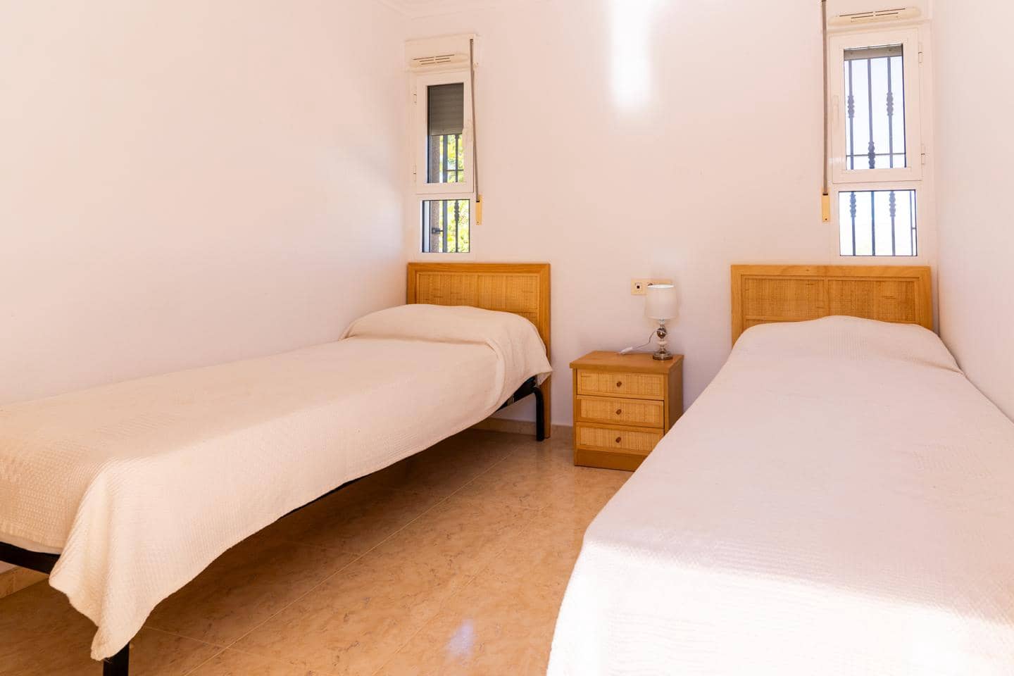 Chalet de 14 habitaciones en Hondón de las Nieves en venta con piscina - 850.000 € (Ref: 10100539)