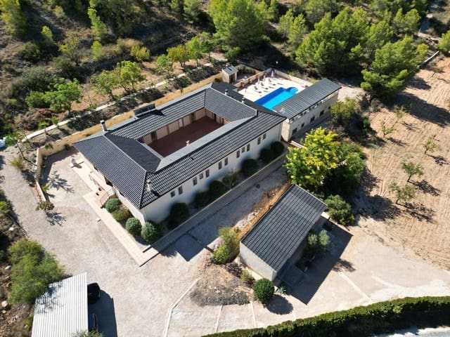Chalet de 14 habitaciones en Hondón de las Nieves en venta con piscina - 850.000 € (Ref: 10100539)