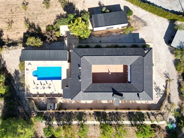 Chalet de 14 habitaciones en Hondón de las Nieves en venta con piscina - 850.000 € (Ref: 10100539)