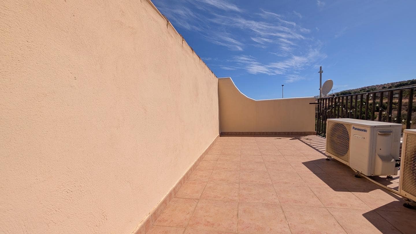 Chalet de 2 habitaciones en Gran Alacant en venta con piscina garaje - 335.000 € (Ref: 10130832)