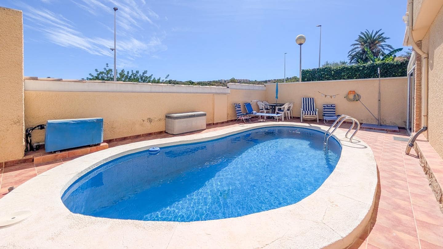 Chalet de 2 habitaciones en Gran Alacant en venta con piscina garaje - 335.000 € (Ref: 10130832)