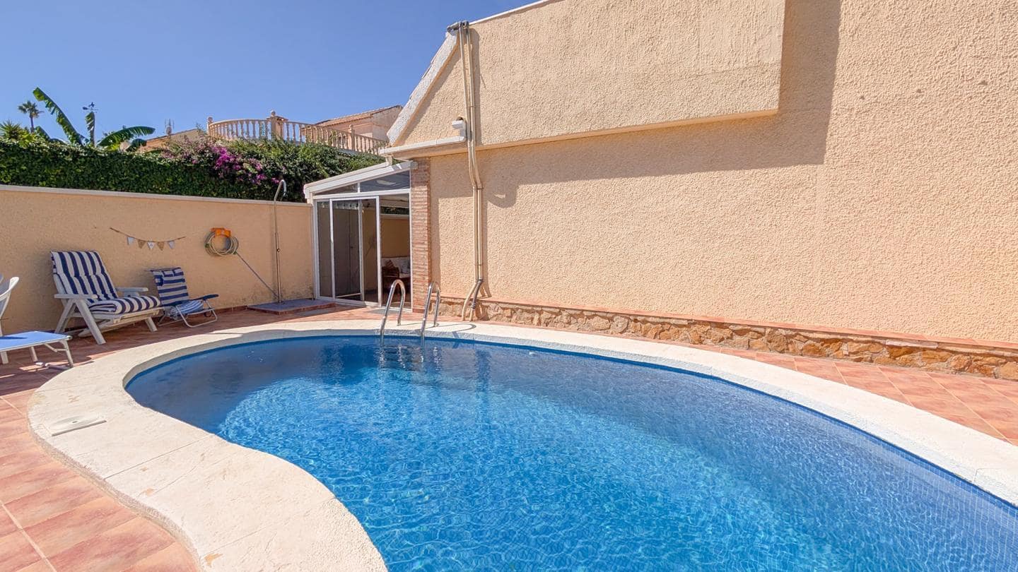 Chalet de 2 habitaciones en Gran Alacant en venta con piscina garaje - 335.000 € (Ref: 10130832)