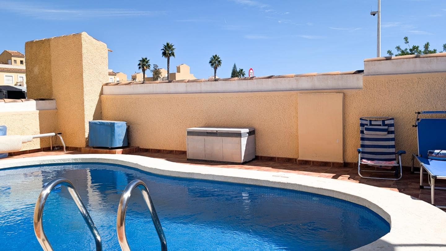 Chalet de 2 habitaciones en Gran Alacant en venta con piscina garaje - 335.000 € (Ref: 10130832)