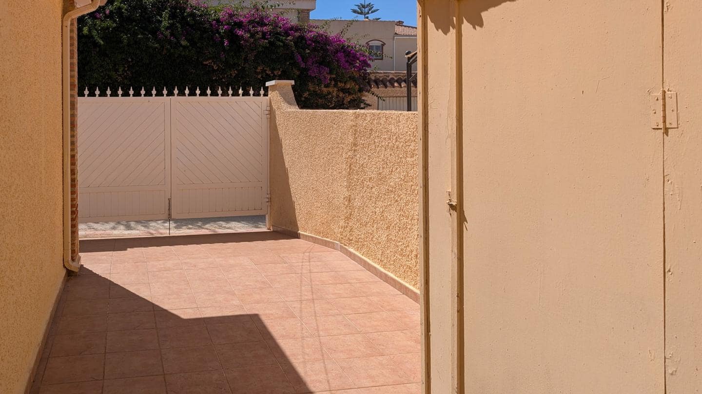 Chalet de 2 habitaciones en Gran Alacant en venta con piscina garaje - 335.000 € (Ref: 10130832)
