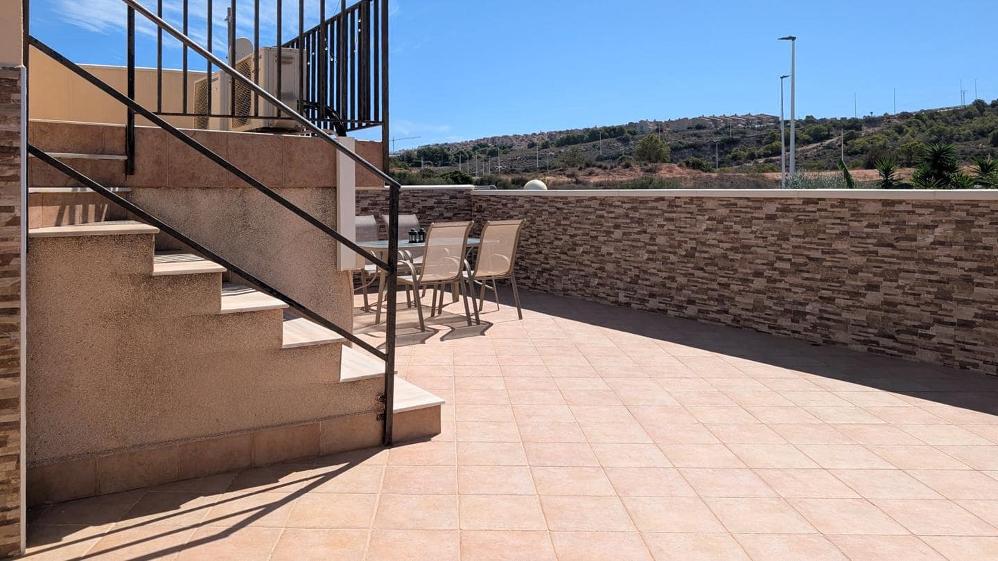 Chalet de 2 habitaciones en Gran Alacant en venta con piscina garaje - 335.000 € (Ref: 10130832)