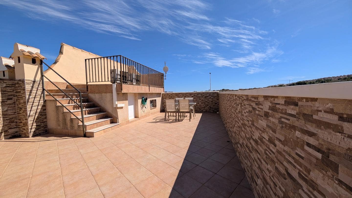 Chalet de 2 habitaciones en Gran Alacant en venta con piscina garaje - 335.000 € (Ref: 10130832)