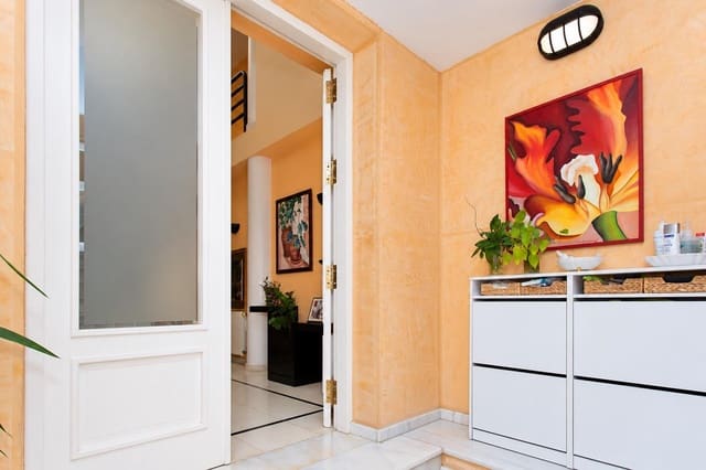 5 bedroom Villa for sale in Centro, Santa Pola with garage - € 389,000 (Ref: 10180926)