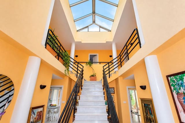 5 bedroom Villa for sale in Centro, Santa Pola with garage - € 389,000 (Ref: 10180926)