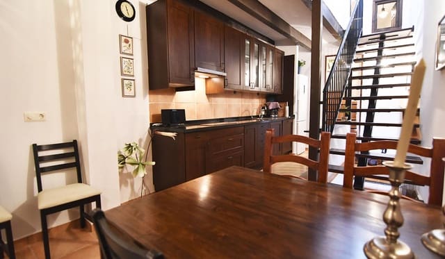 2 soverom Villa til salgs i Casco Antiguo - Sant Cruz - Ayuntamiento, Alicante by - € 349 000 (Ref: 4501396)