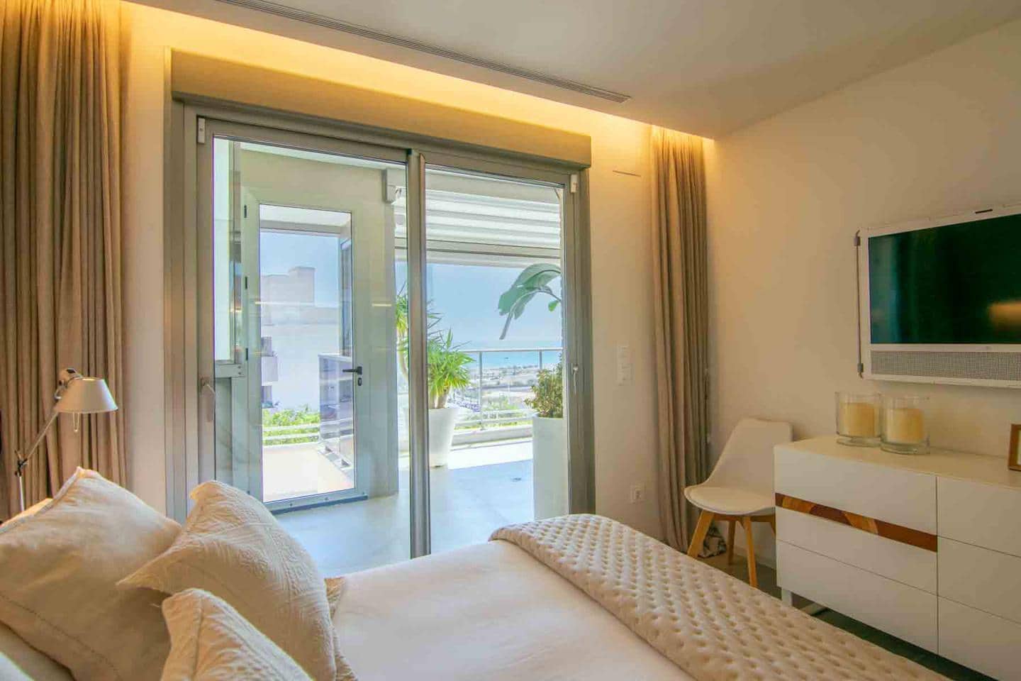 3 sypialnia Mieszkanie na sprzedaż w Arenales del Sol z basenem garażem - 690 000 € (Ref: 7796209)
