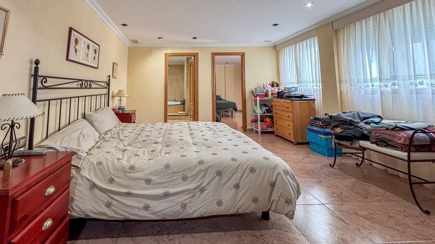 4 quarto Apartamento para venda em Elche / Elx com garagem - 370 000 € (Ref: 8459147)