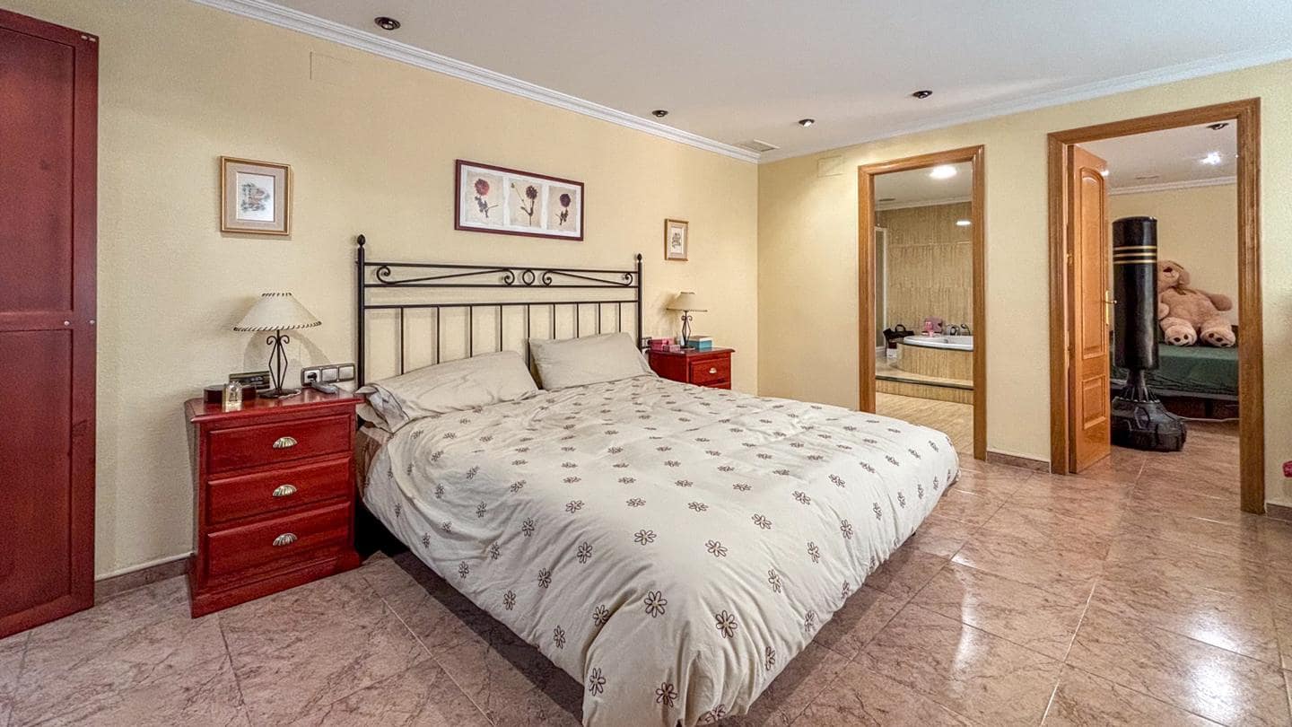 4 quarto Apartamento para venda em Elche / Elx com garagem - 370 000 € (Ref: 8459147)
