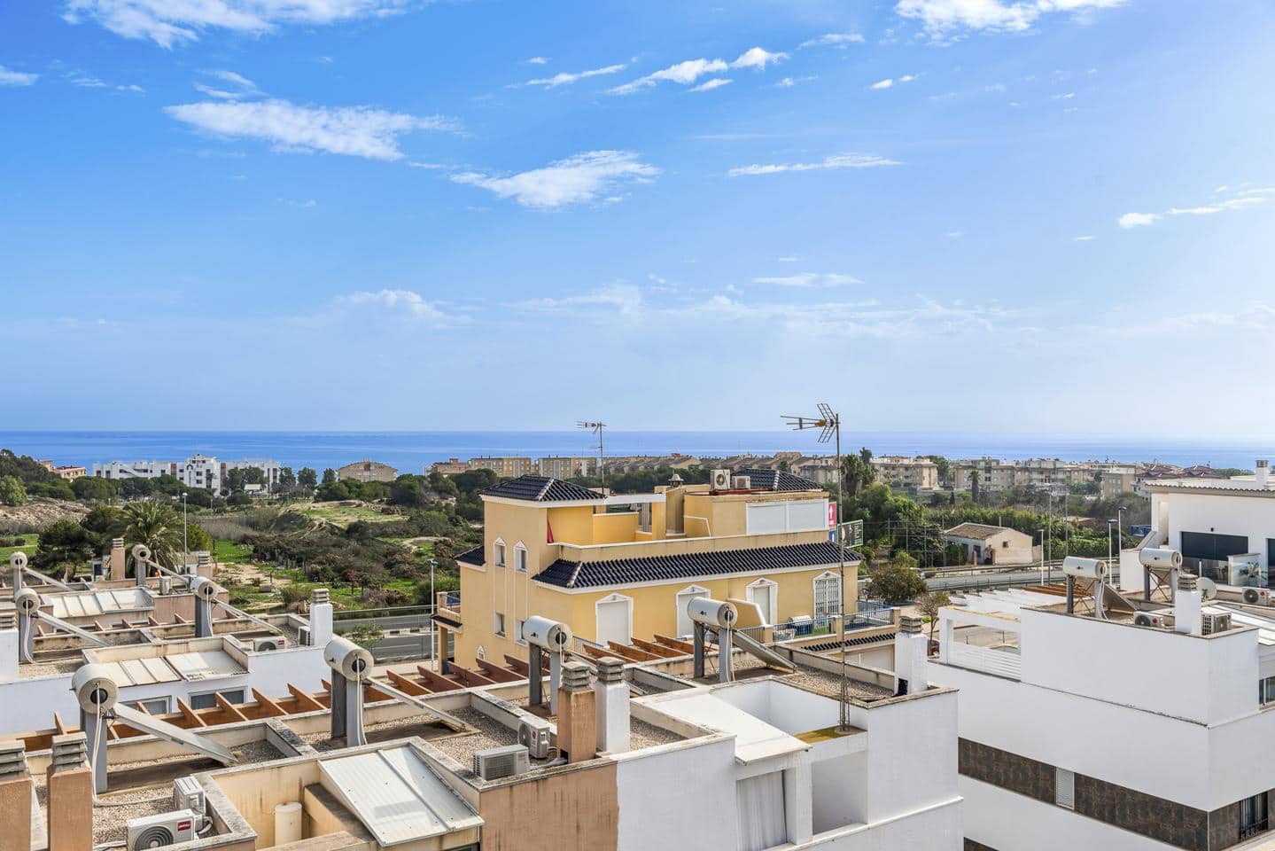 4 soverom Bungalow til salgs i Guardamar del Segura med svømmebasseng garasje - € 507 050 (Ref: 8989903)