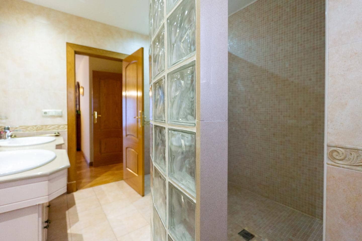 5 soverom Villa til salgs i Cox med garasje - € 530 000 (Ref: 9035595)