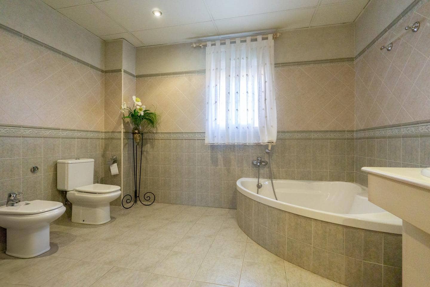 5 soverom Villa til salgs i Cox med garasje - € 530 000 (Ref: 9035595)