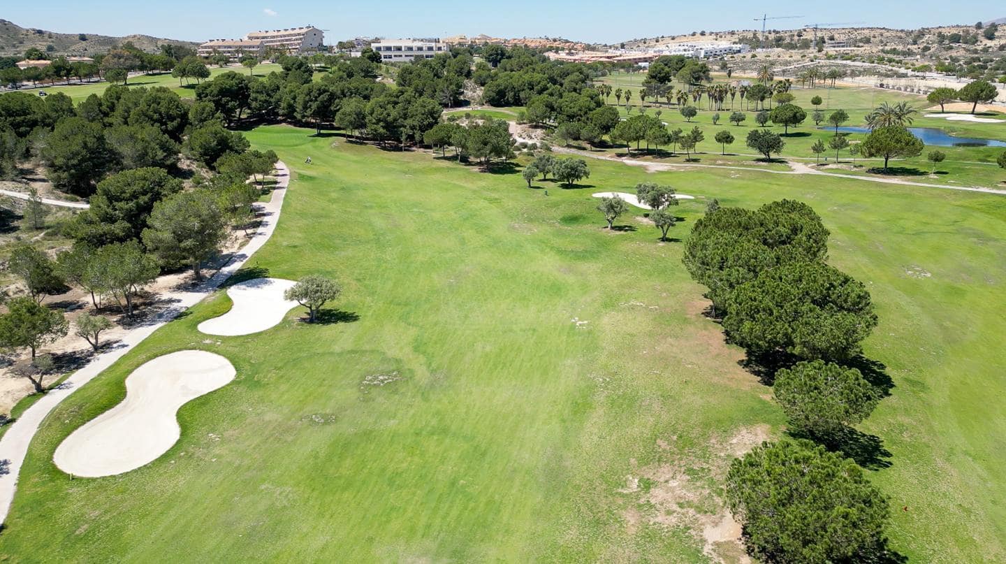 3 chambre Villa/Maison à vendre à Monforte del Cid avec piscine garage - 600 000 € (Ref: 9035596)