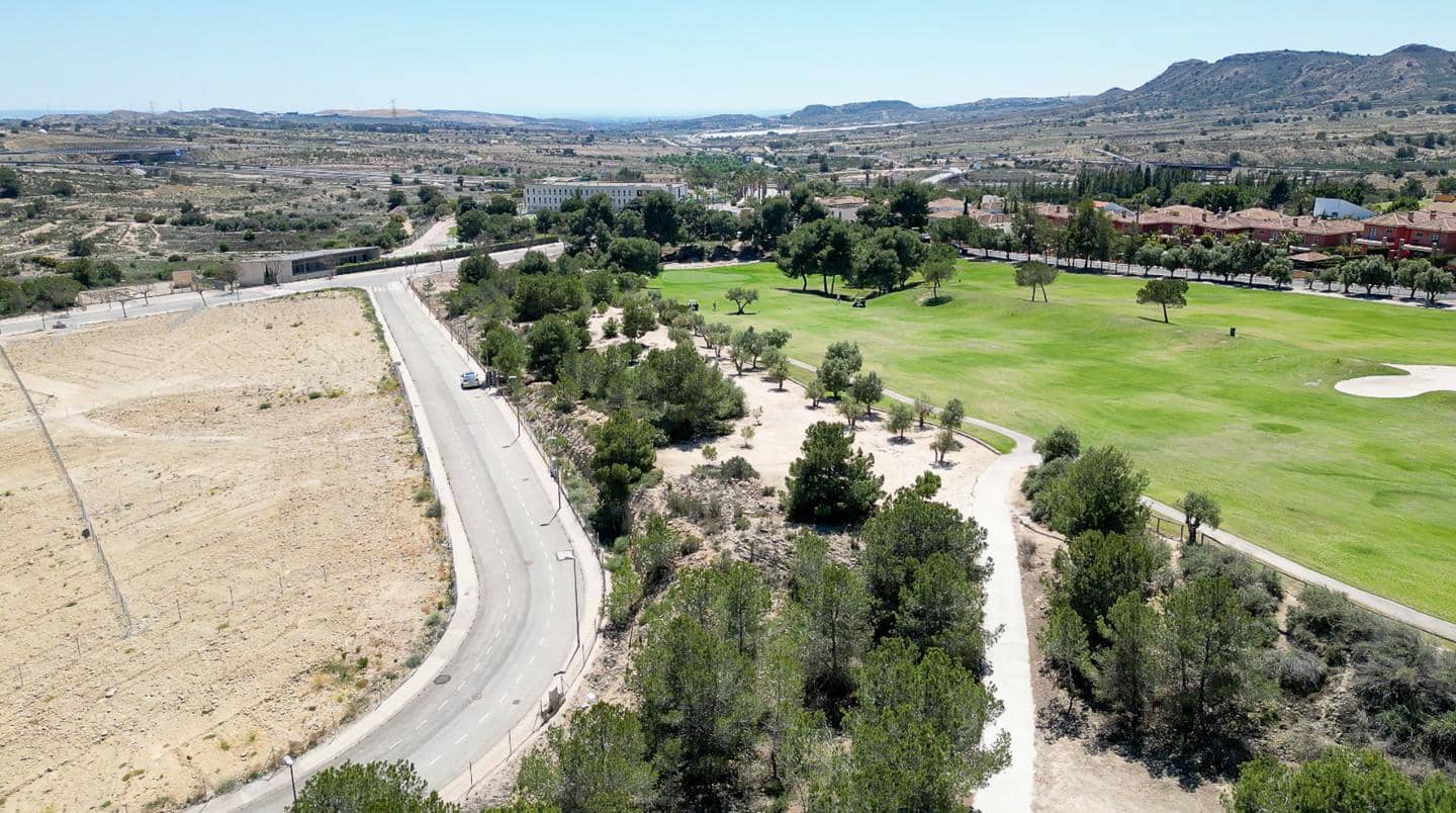 3 soverom Villa til salgs i Monforte del Cid med svømmebasseng garasje - € 550 000 (Ref: 9035598)