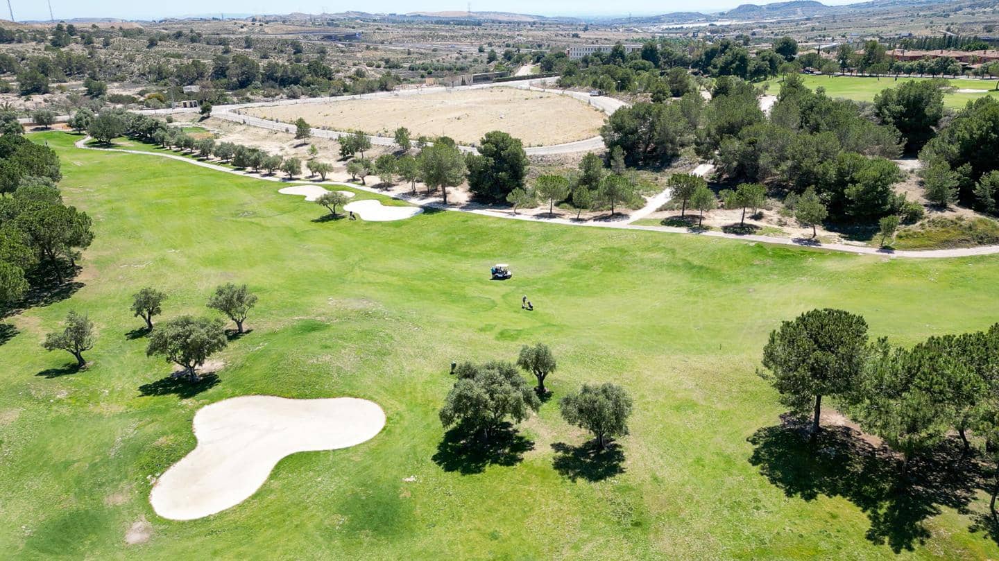 3 soverom Villa til salgs i Monforte del Cid med svømmebasseng garasje - € 725 000 (Ref: 9041012)