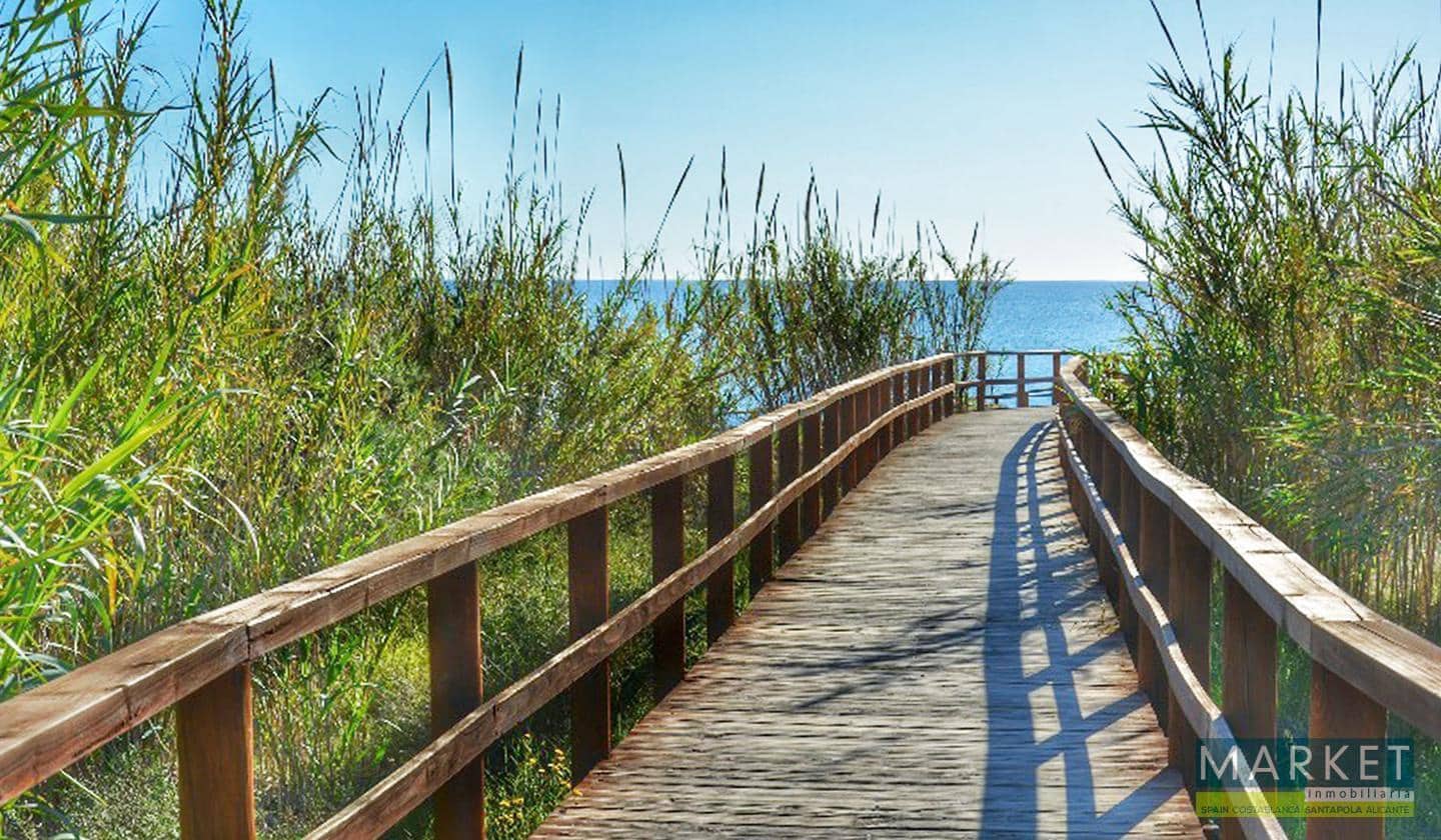 4 soveværelse Villa til salg i Gran Alacant med swimmingpool garage - € 690.000 (Ref: 9066604)