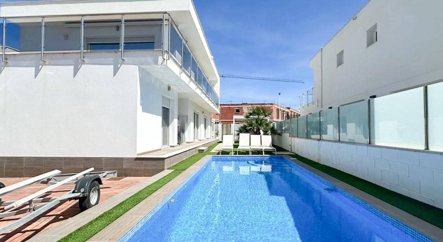 4 soveværelse Villa til salg i Gran Alacant med swimmingpool garage - € 690.000 (Ref: 9066604)