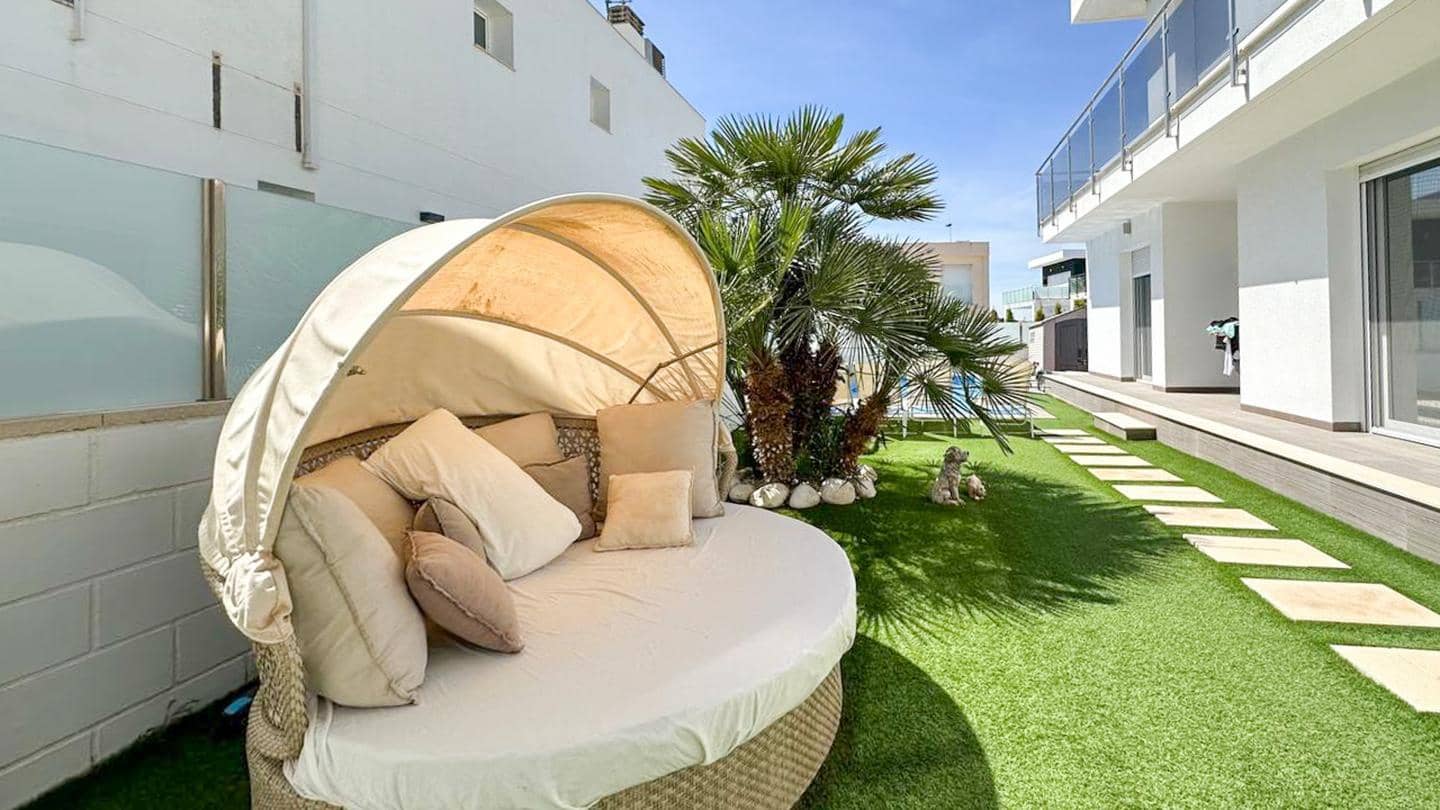 4 soveværelse Villa til salg i Gran Alacant med swimmingpool garage - € 690.000 (Ref: 9066604)