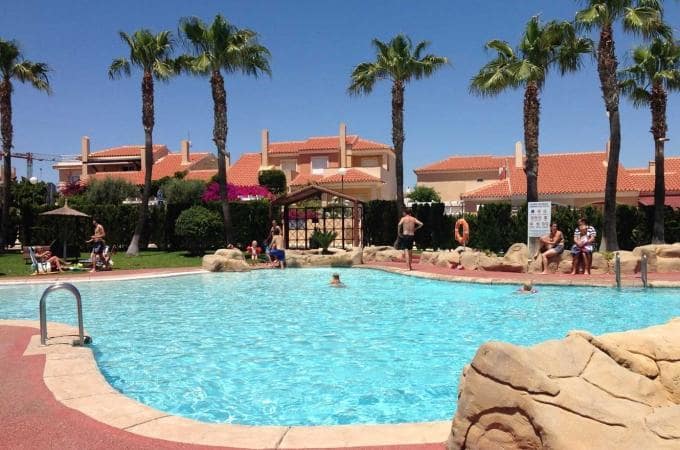 2 soveværelse Bungalow til salg i Gran Alacant med swimmingpool - € 249.900 (Ref: 9103581)