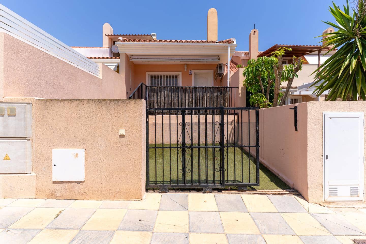 2 soveværelse Bungalow til salg i Gran Alacant med swimmingpool - € 249.900 (Ref: 9103581)