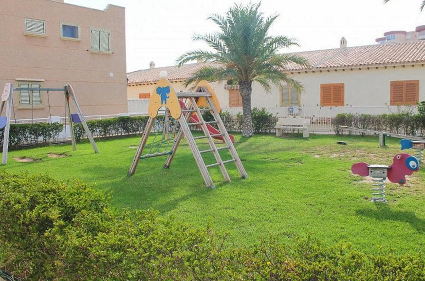 3 soveværelse Bungalow til salg i Santa Pola med swimmingpool - € 260.000 (Ref: 9219178)