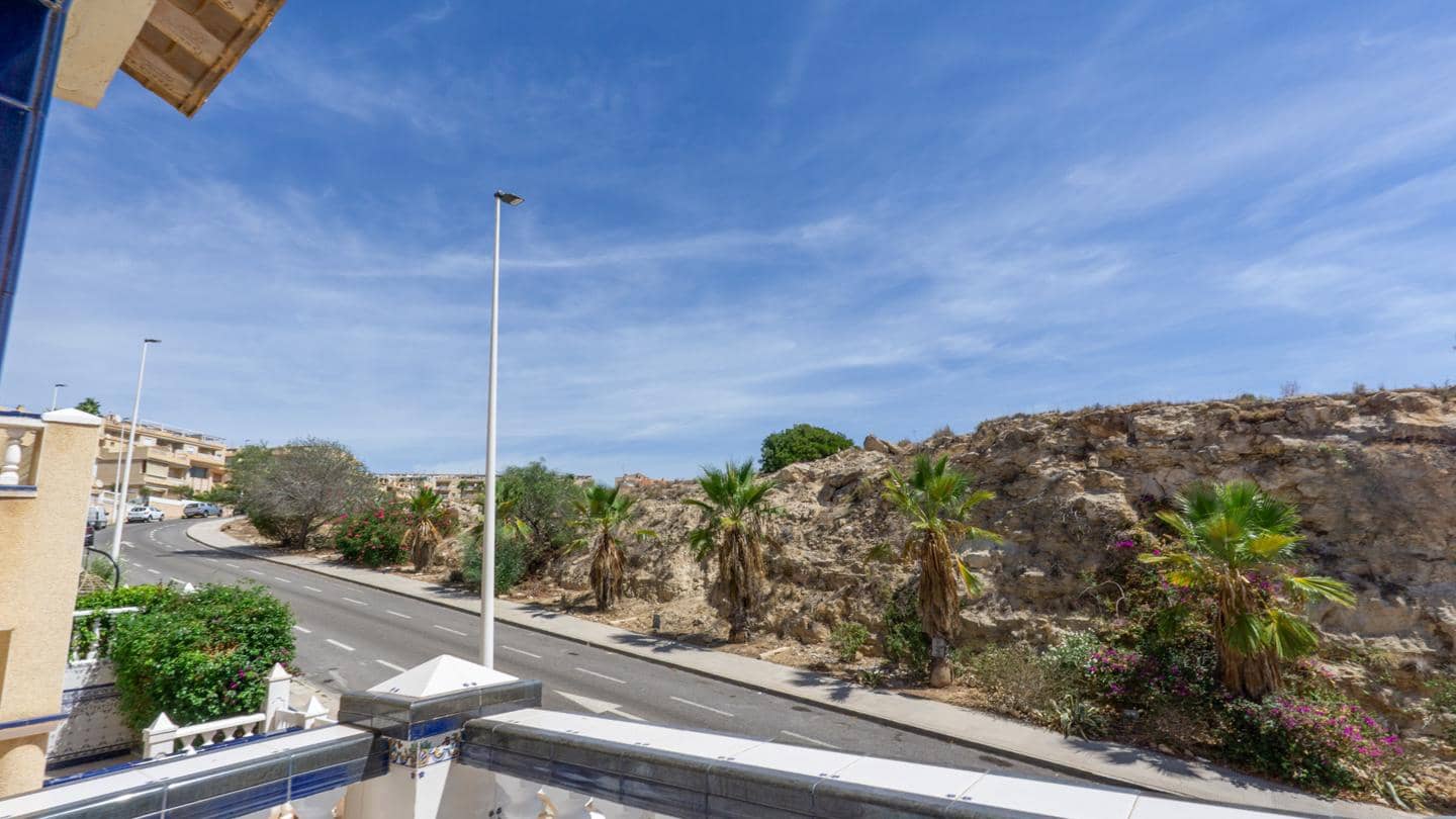 3 soveværelse Bungalow til salg i Santa Pola med swimmingpool - € 260.000 (Ref: 9219178)