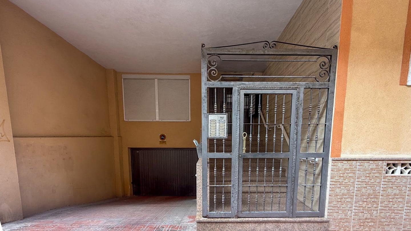 3 bedroom Flat for sale in Torrevieja - € 179,000 (Ref: 9311961)