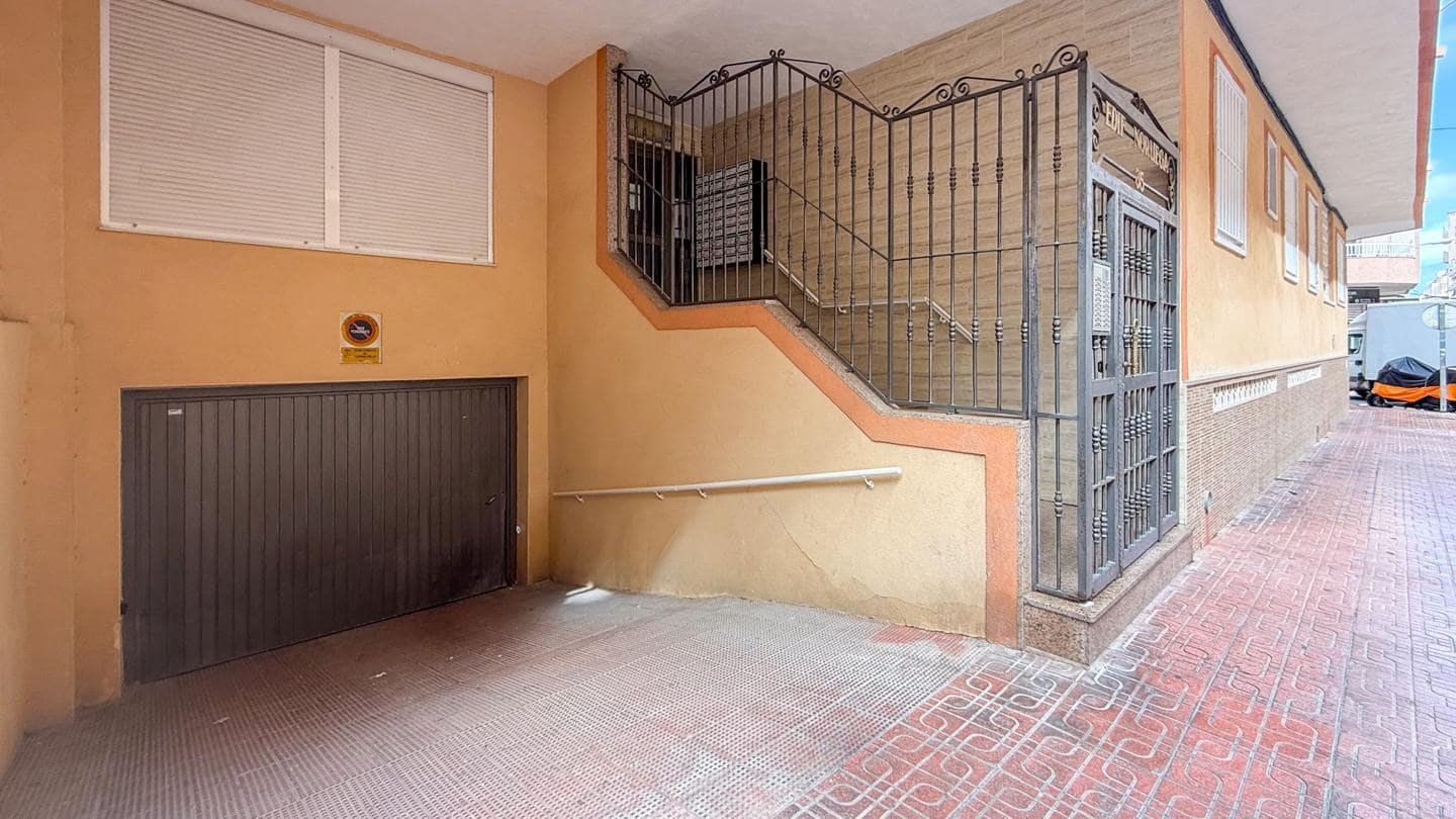 3 bedroom Flat for sale in Torrevieja - € 179,000 (Ref: 9311961)