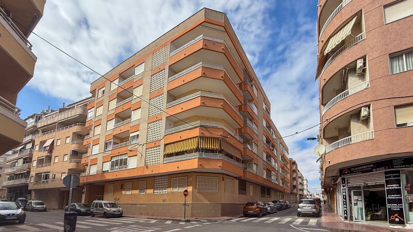 3 bedroom Flat for sale in Torrevieja - € 179,000 (Ref: 9311961)