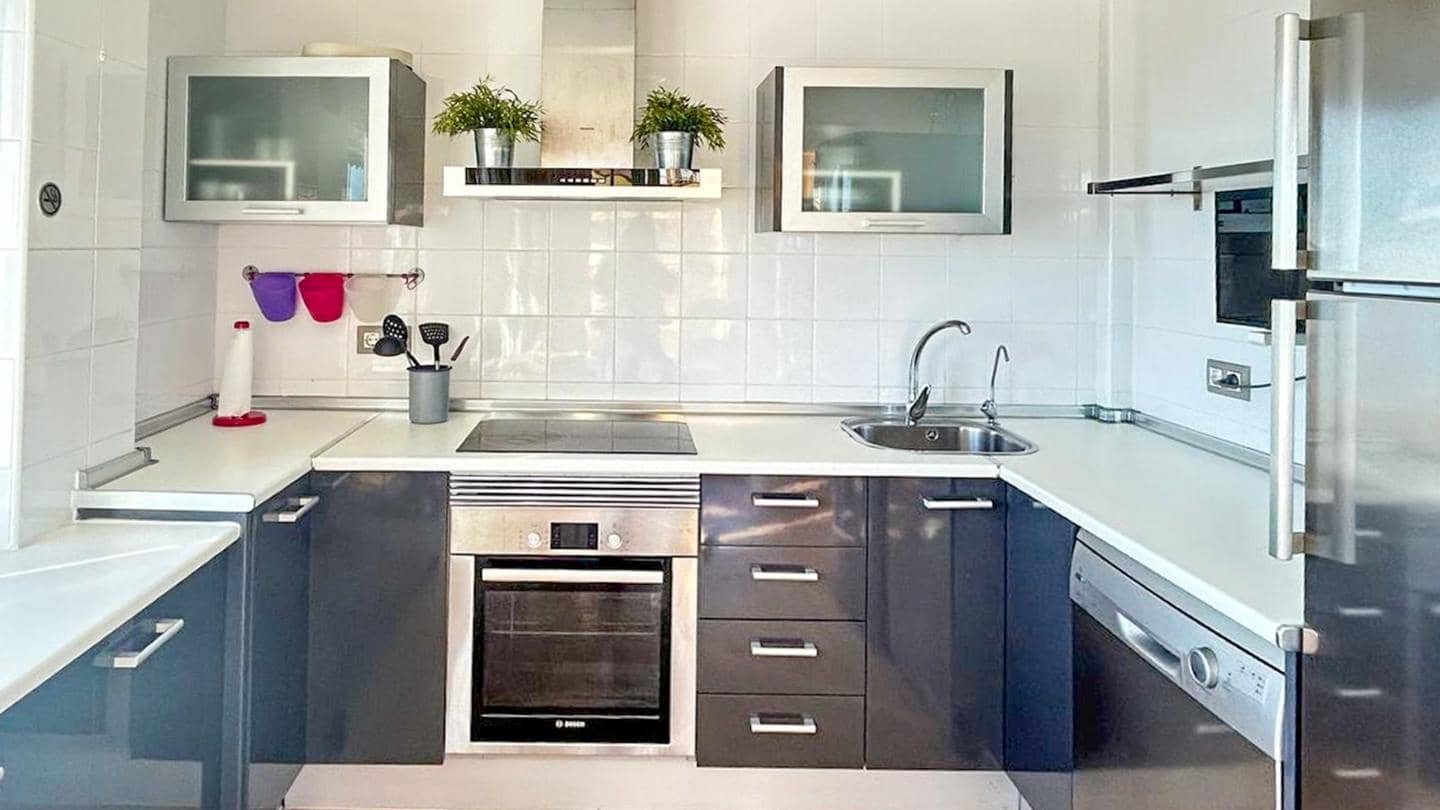 2 bedroom Flat for sale in Santa Pola with garage - € 360,000 (Ref: 9379741)