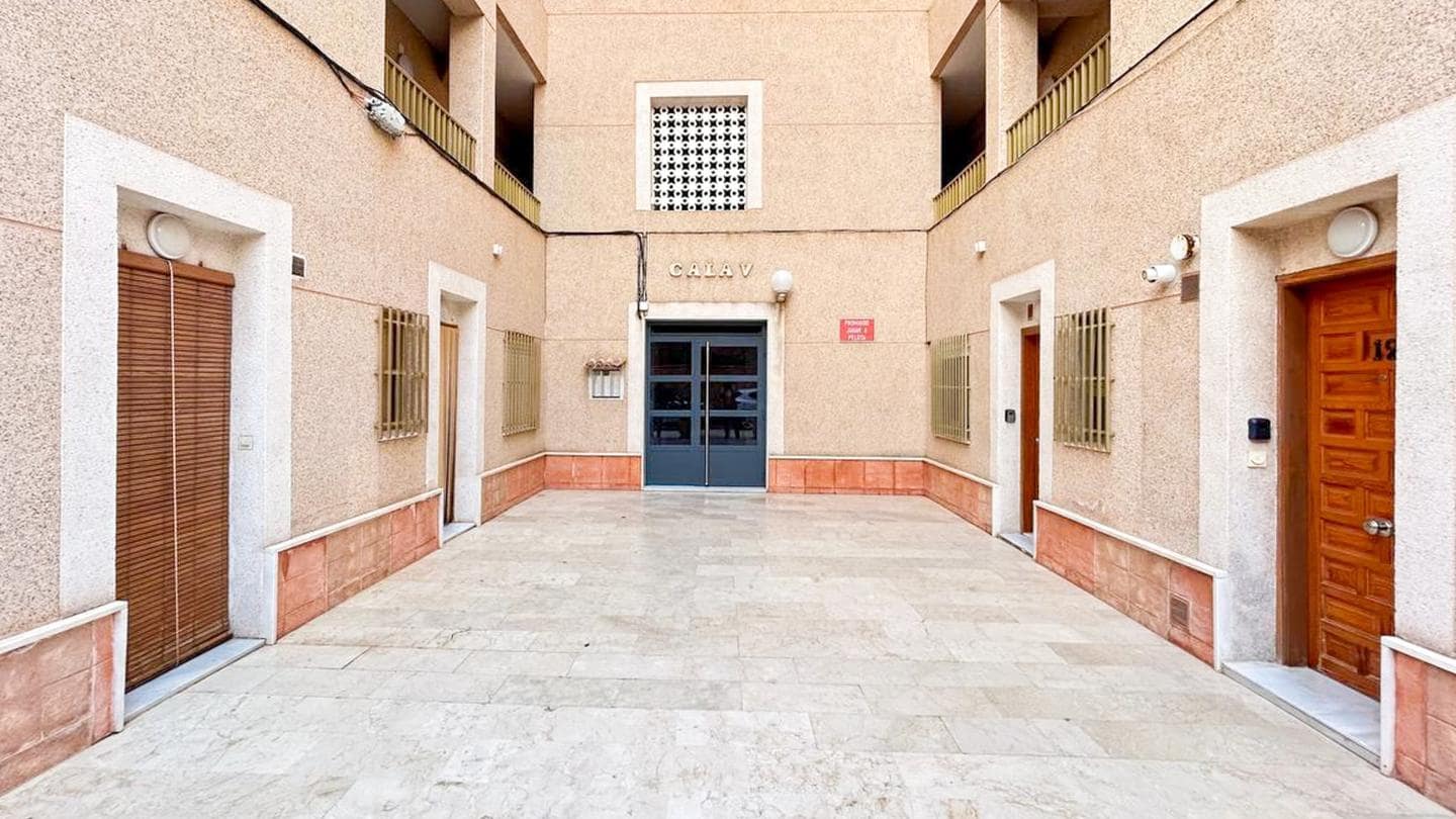 2 bedroom Flat for sale in Santa Pola with garage - € 239,000 (Ref: 9417781)